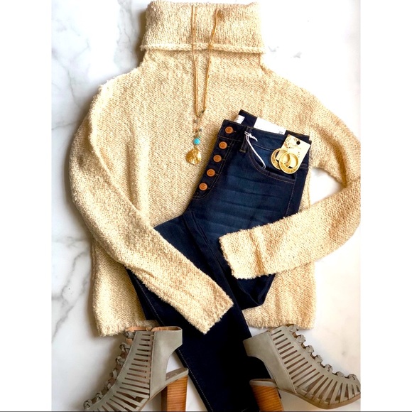 Last 1! Umgee turtleneck sweater in Natural Small - Picture 3 of 9